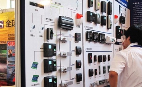 上(shàng)海(hǎi)安防展開(kāi)幕 産品民(mín)用(yòng)少(shǎo)多(duō)直供企業(yè)